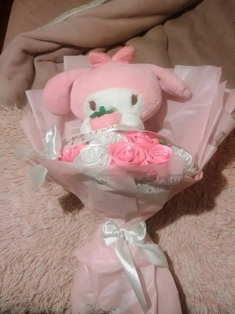 ramo de rosas eternas y peluche de my melody - 5
