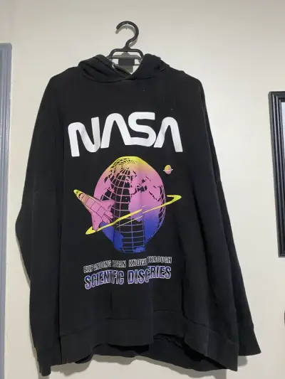 Polerón con capucha NASA negro unisex - miniatura 1