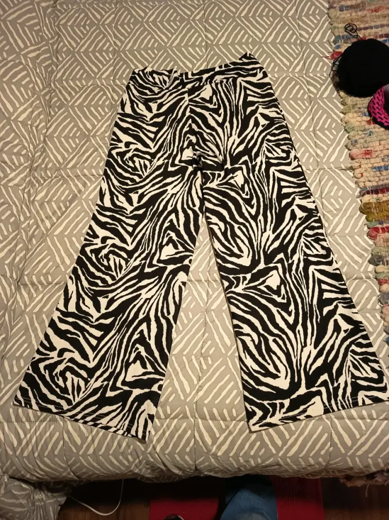 Pantalones acampanados con estampado de cebra - 2
