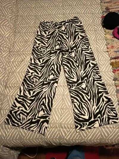 Pantalones acampanados con estampado de cebra - miniatura 2