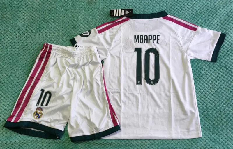 Conjunto Niño Real Madrid 2027 Mbappé - 2