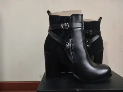 Botines Police Negros con Correas Talla 37 Nuevos - miniatura 1
