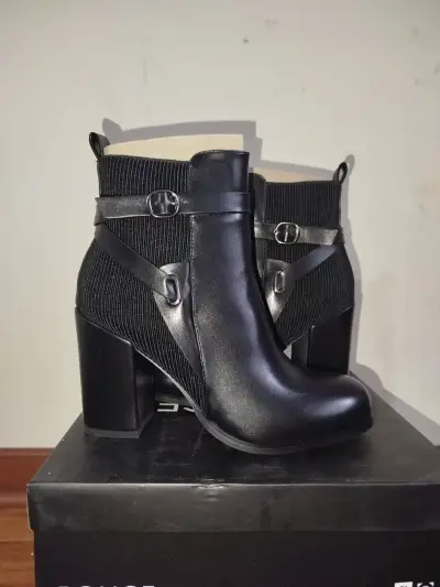 Botines Police Negros con Correas Talla 37 Nuevos - miniatura 2