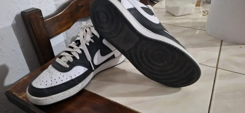 Zapatillas deportivas Nike blancas y negras - 3
