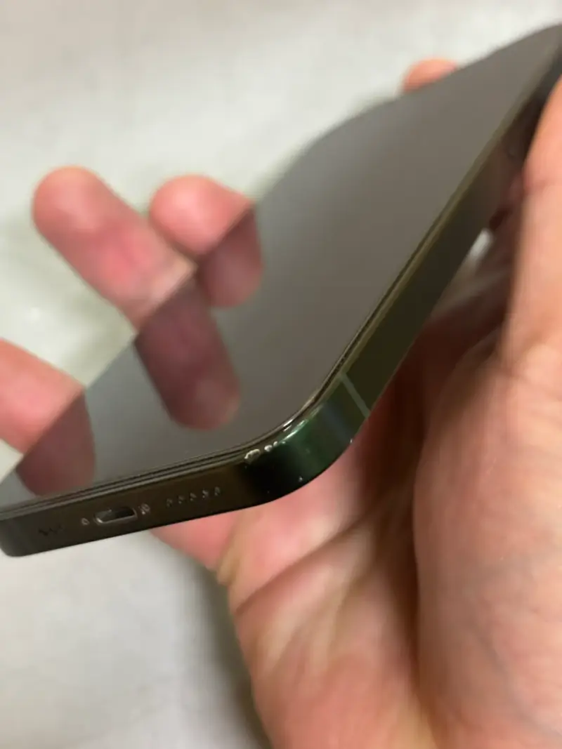 iPhone 13 en verde - 5