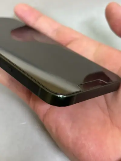 iPhone 13 en verde - miniatura 6