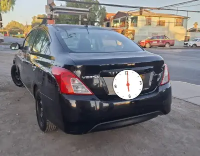 Nissan Versa 2018 en buen estado - miniatura 4