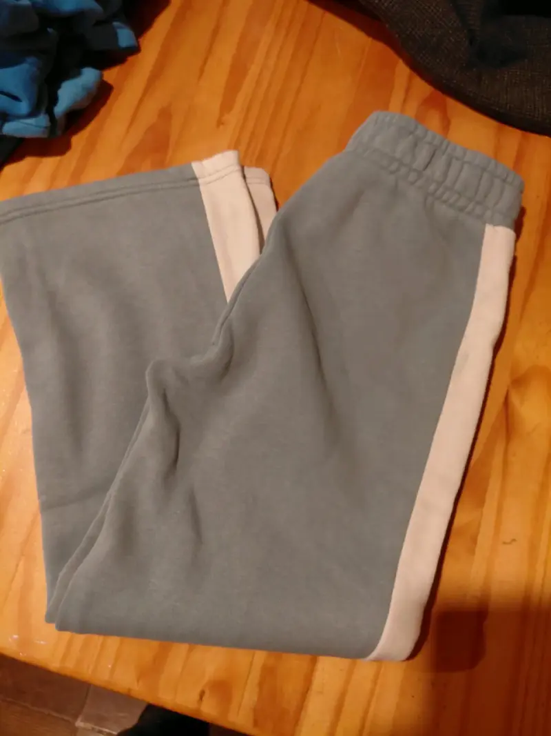 Pantalon deportivo gris Stitch para niña - 3