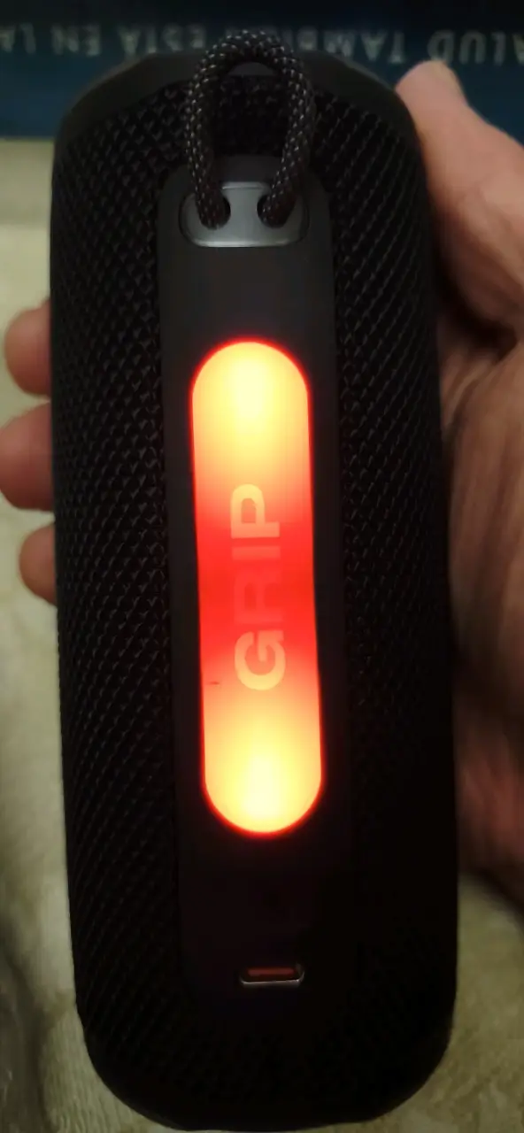 Parlante Bluetooth JBL Grip resistente al agua - 5