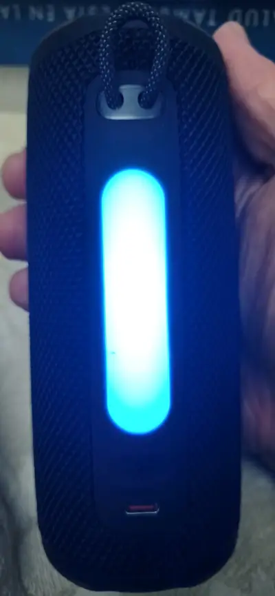 Parlante Bluetooth JBL Grip resistente al agua - miniatura 6