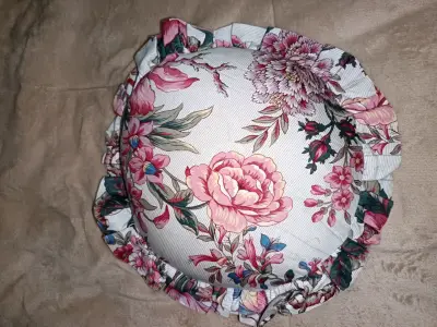 Cojín decorativo redondo con diseño floral - miniatura 2