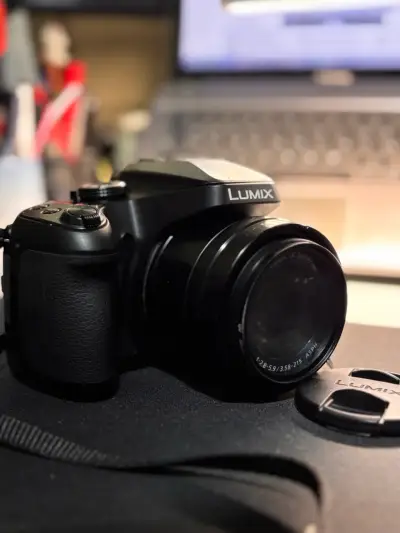 Cámara Panasonic Lumix con accesorios - miniatura 2