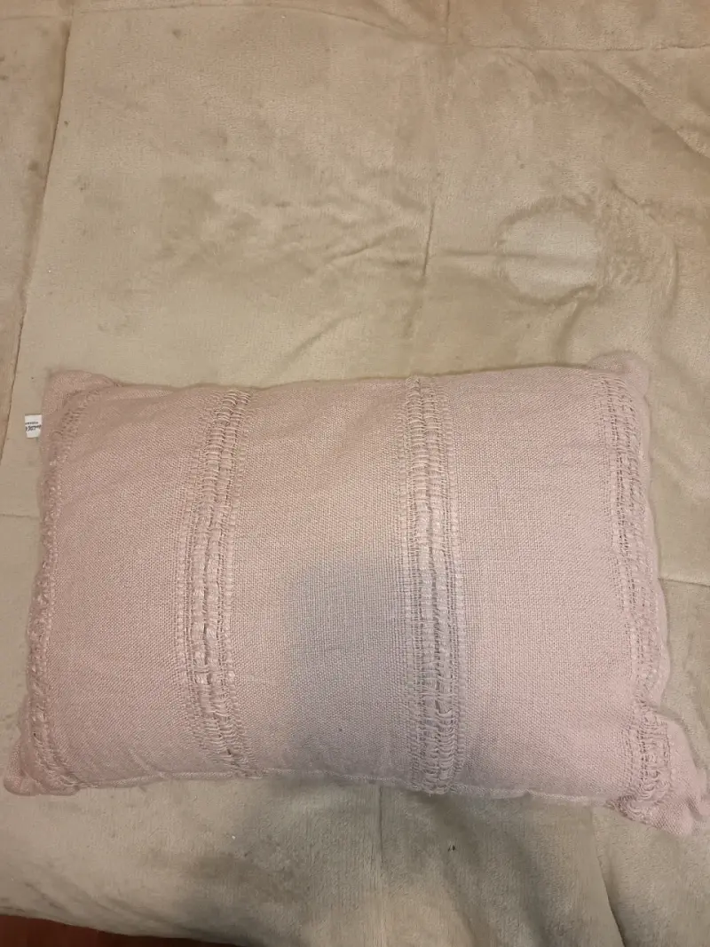 Cojín decorativo rosa tejido - 2