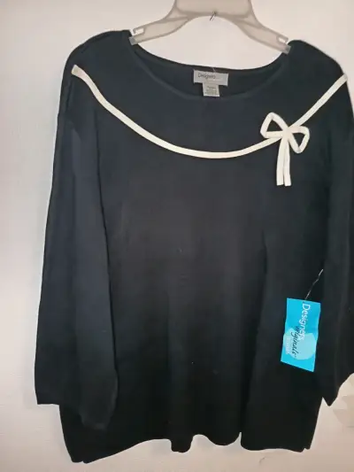 Suéter negro con lazo de la marca Designes Origina - miniatura 2