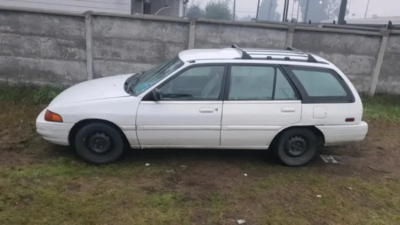 Auto Ford Escort Station Wagon Blanco - 2