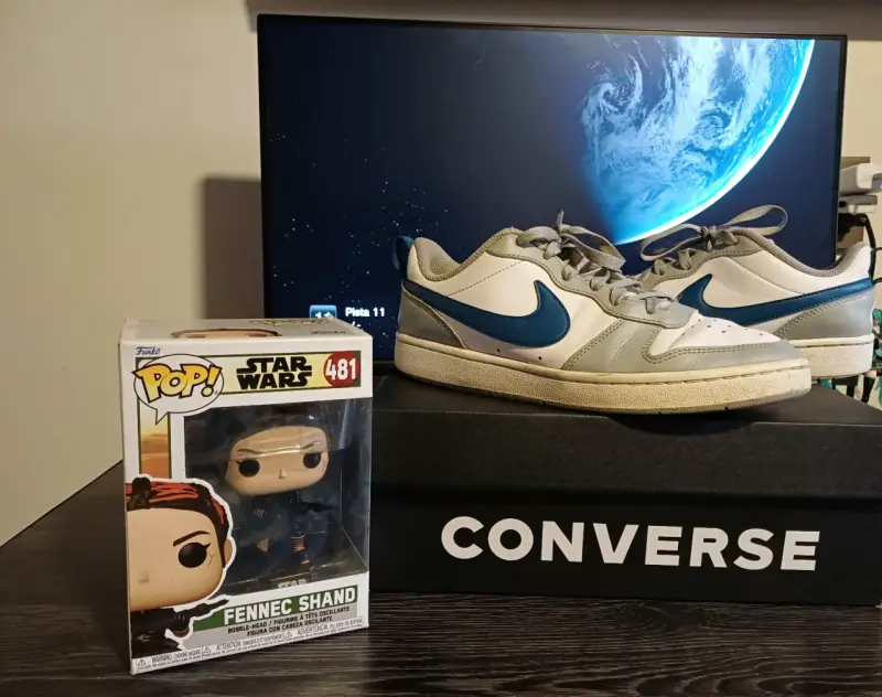 Zapatillas deportivas Nike + funko pop - 1