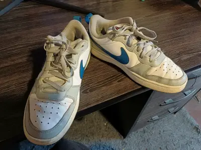 Zapatillas deportivas Nike + funko pop - miniatura 2