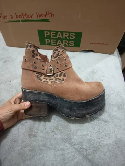 Botines hushpupies de plataforma con estampado leo - miniatura 1