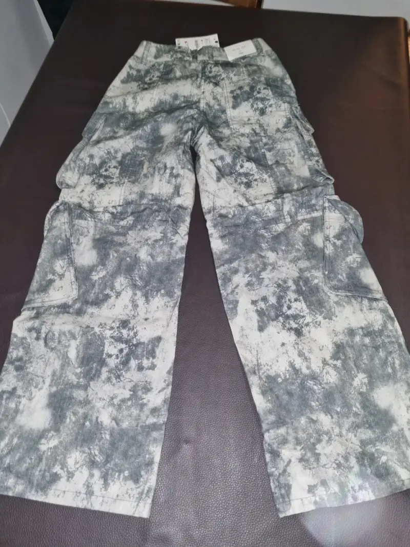 Pantalones cargo Zara estampados en gris - 2