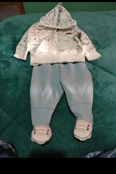 Conjunto de ropa infantil variado - miniatura 3