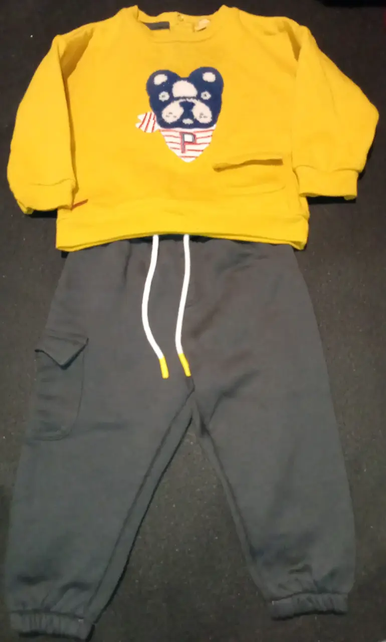 Conjunto de ropa infantil variado - 4