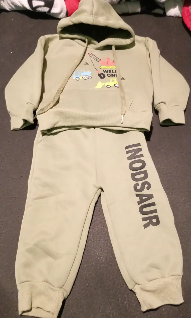 Conjunto de ropa infantil variado - 5