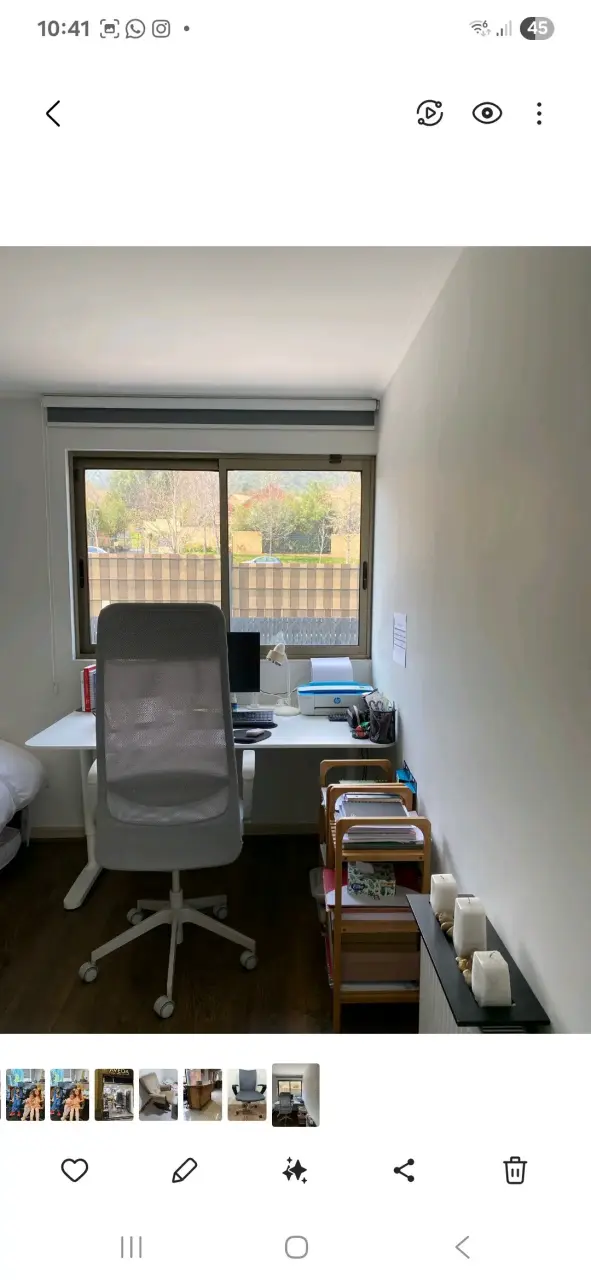 Silla de oficina ergonómica gris con ruedas - 3