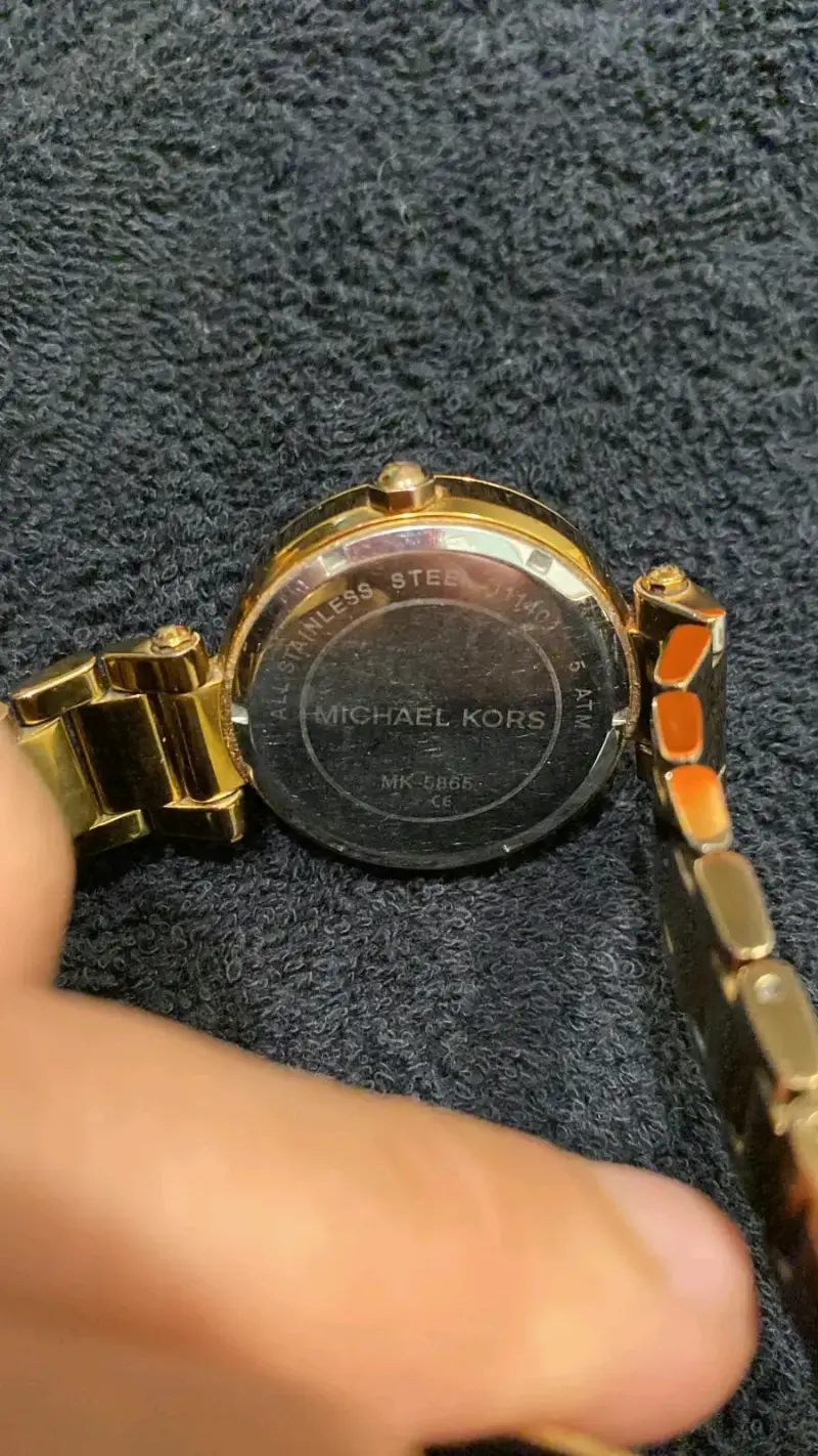 Reloj dorado Michael Kors con cristales - 3