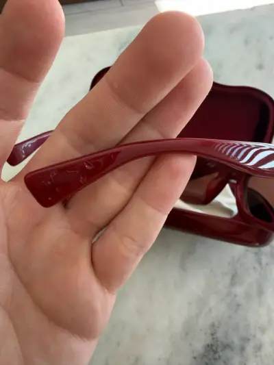 Gafas de sol Gucci rojas con estuche - miniatura 4