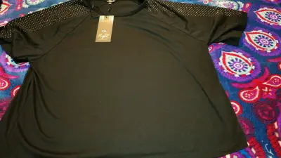 Polera negra con detalles brillantes talla XXL - miniatura 1
