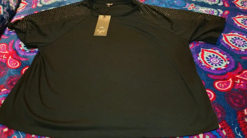 Polera negra con detalles brillantes talla XXL - 2