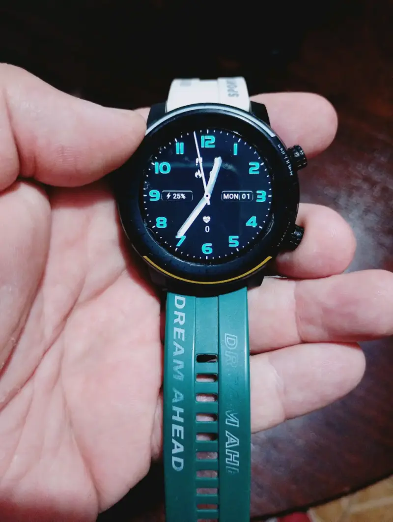 Reloj inteligente deportivo con correa verde - 1