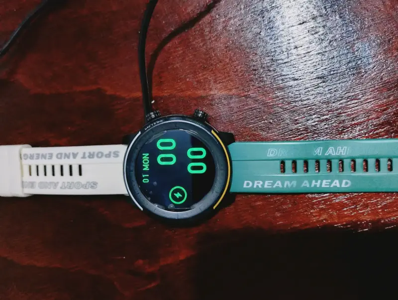 Reloj inteligente deportivo con correa verde - 4