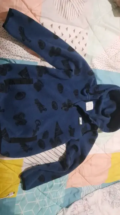Polerón azul con capucha para niño - miniatura 1