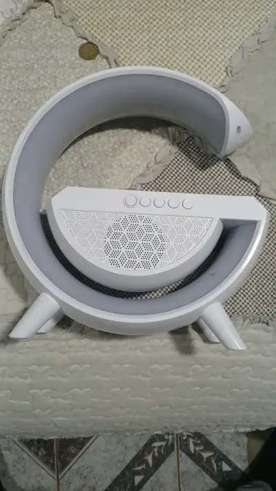 Lámpara LED con altavoz Bluetoth y cargador inalám - miniatura 1