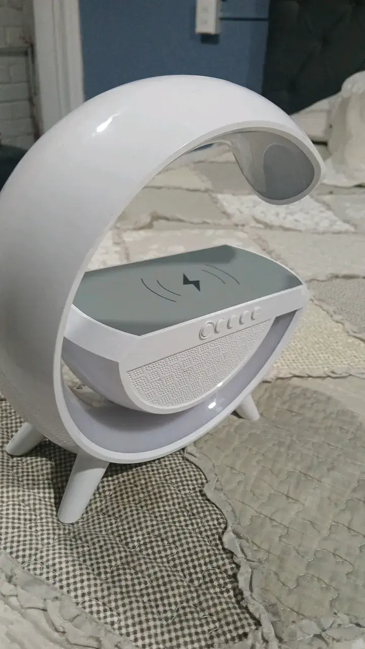 Lámpara LED con altavoz Bluetoth y cargador inalám - 2