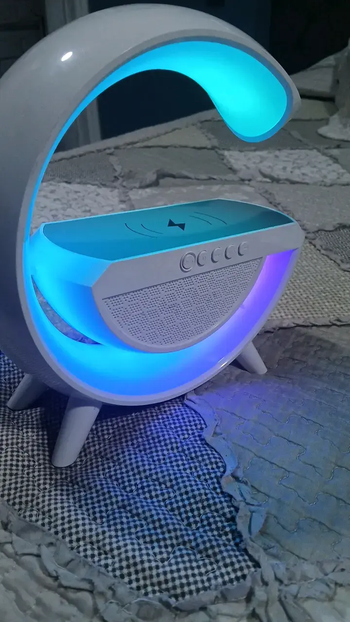 Lámpara LED con altavoz Bluetoth y cargador inalám - 3