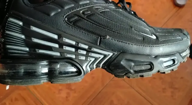 Zapatillas deportivas negras Nike Tuned Air - 3