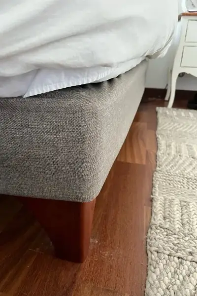 Faldon elásticado cama king  color beige - miniatura 2