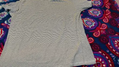 Polera rayada blanca y negra para mujer - miniatura 2