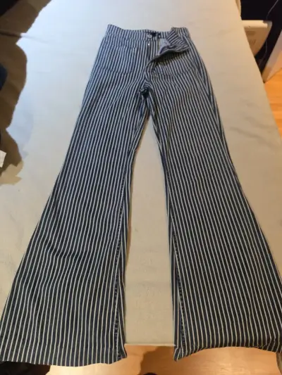 Pantalón de rayas azul y blanco, marca Forever 21 - miniatura 1