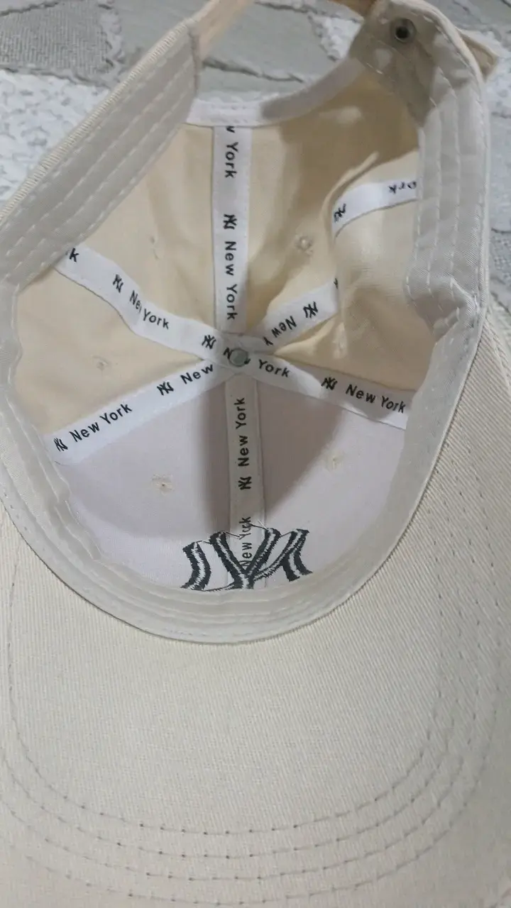 Gorra beige con logo NY bordado - 2