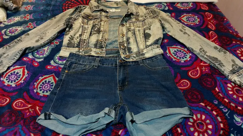 Conjunto de chaqueta y shorts de mezclilla para mujer - 2