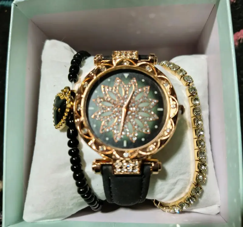 Set de joyería con reloj y  accesorios - 5
