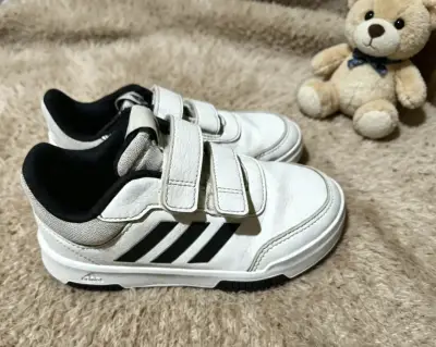 Zapatillas deportivas Adidas para niños en negro y blanco - miniatura 2