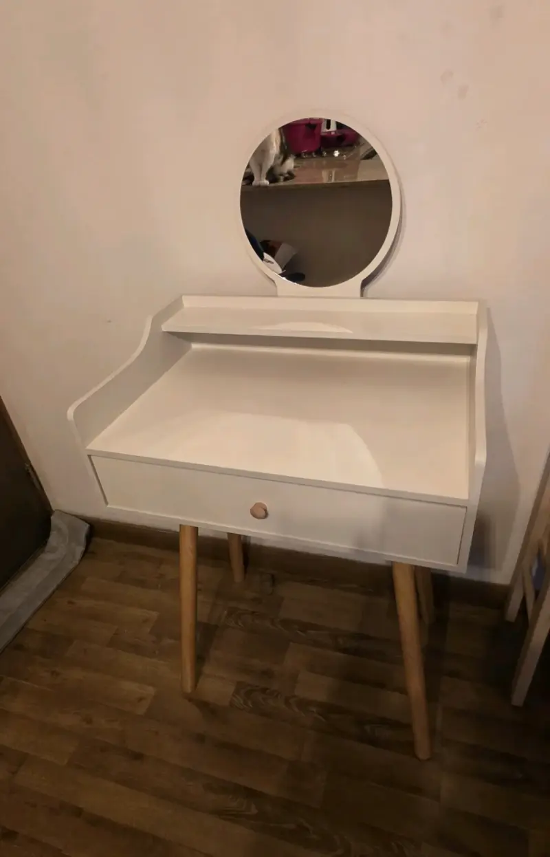 Tocador blanco con espejo y cajón - 1