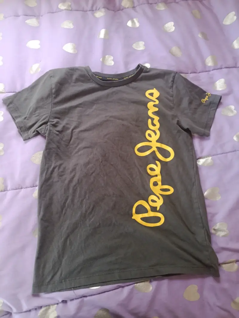 Polera Pepe Jeans gris con logo amarillo - 1