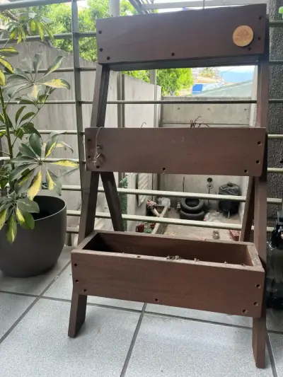 Jardinera vertical de madera para balcón - miniatura 1