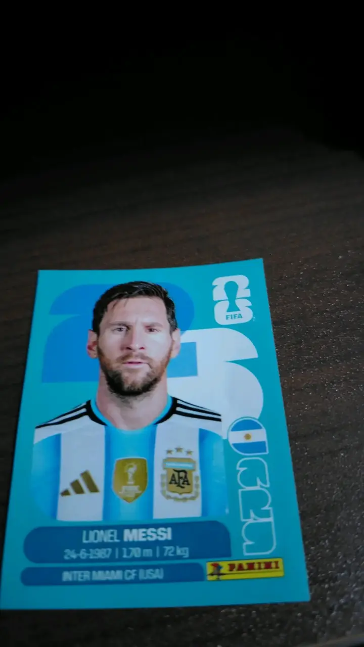 Lámina Panini Lionel Messi 2023 FIFA