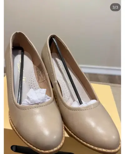 Zapatos de tacón beige elegantes para mujer - miniatura 3